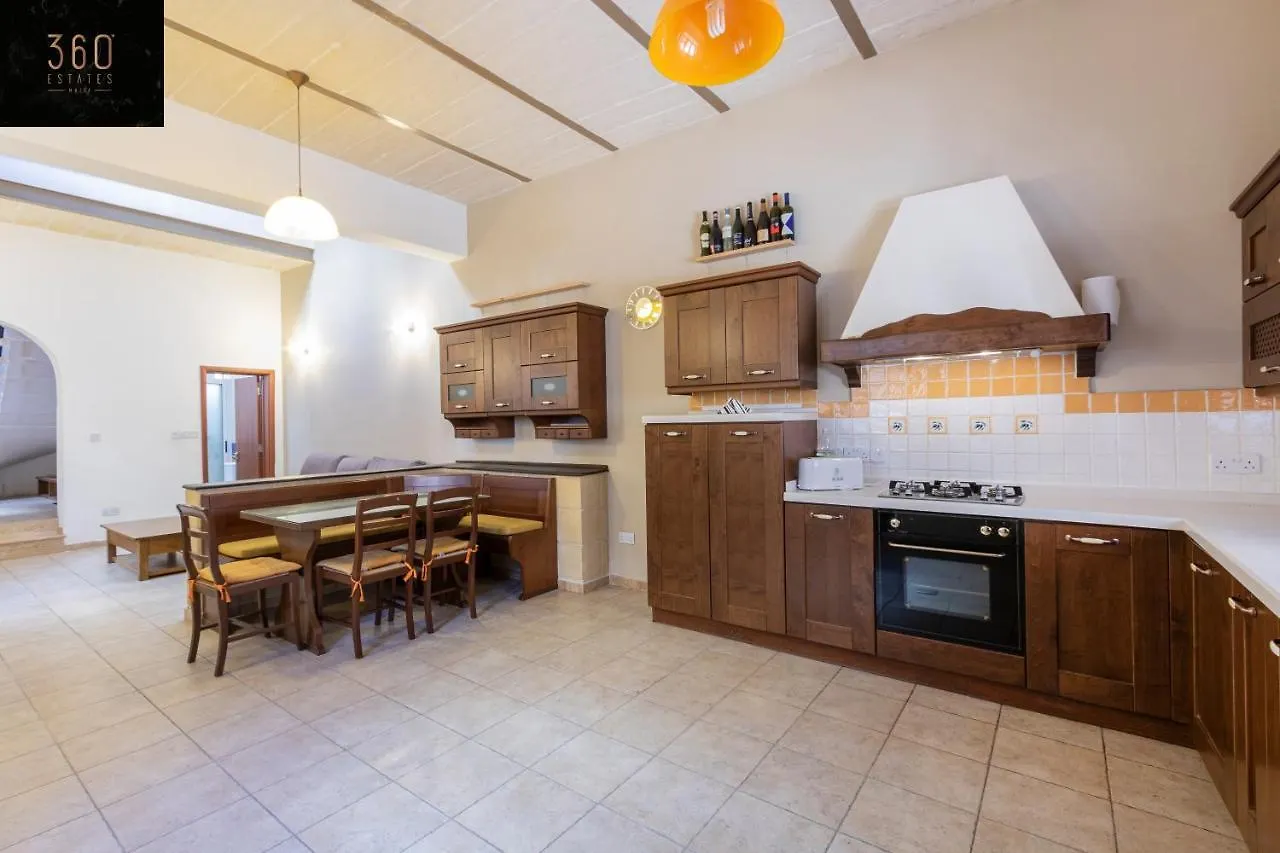 Amazing House In Sliema Central With Bbq & Parking By 360 Estates