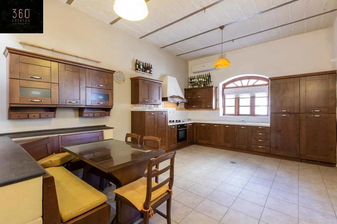 Amazing House In Sliema Central With Bbq & Parking By 360 Estates 0*,  Malta